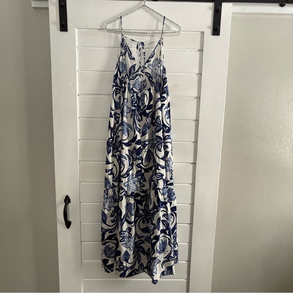 H&M Blue and White Floral Maxi Dress. Size Medium - Picture 6 of 10
